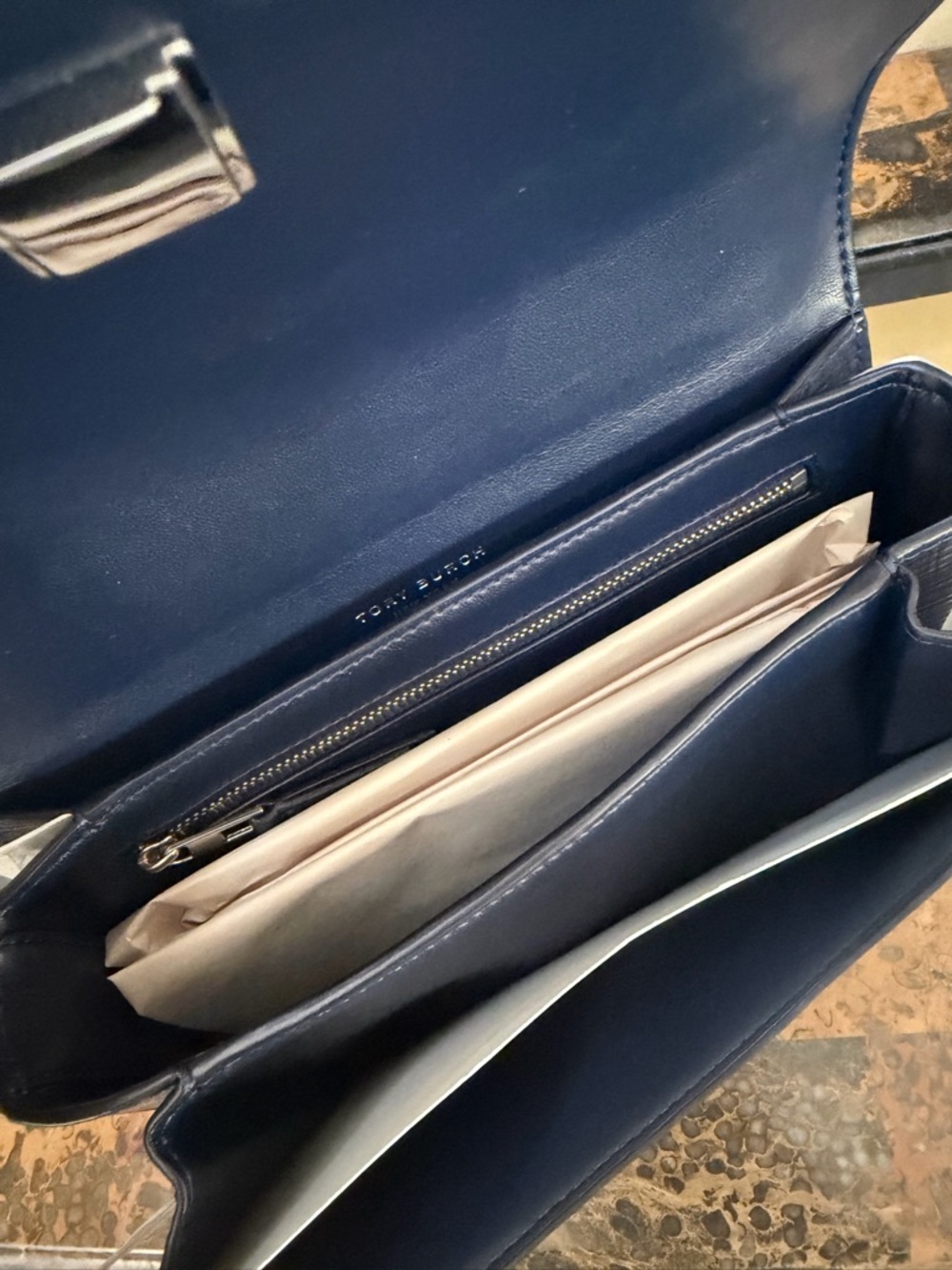 Tory Burch Glossy Navy Patent Leather Shoulder Bag with Silver Logo - Picture 5 of 9